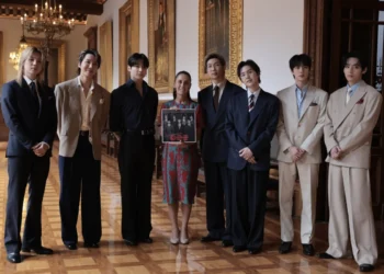 Presidenta recibe a BTS en Palacio Nacional