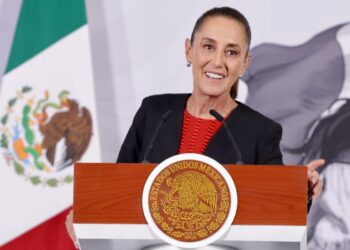 Sheinbaum revela que hay ficha roja contra Rubén Rocha y otros acusados por EU de narcotráfico