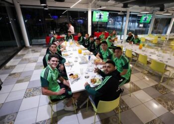 El Tri cena en el CAR mientras el Toluca cumple el pacto de Aguirre: La imagen de la disciplina