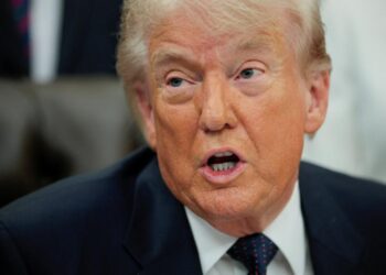 Trump reúne a su gabinete en Campo David para discutir sobre Irán; advierte nuevos ataques