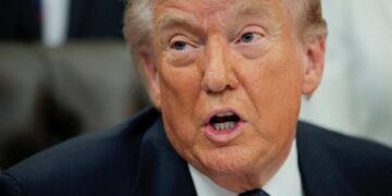 Trump reúne a su gabinete en Campo David para discutir sobre Irán; advierte nuevos ataques