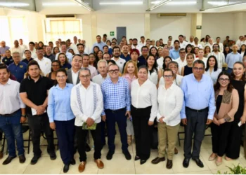 Entregan reconocimientos a 90 docentes de la UNACH 