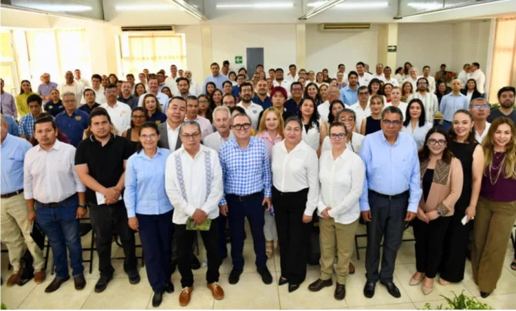 Entregan reconocimientos a 90 docentes de la UNACH 
