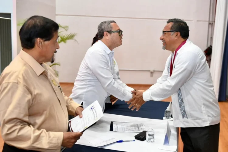 Reconoce UNACH a docentes con más de 25 años de servicio 