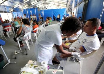 Brasil suspende vacuna de una dosis contra el dengue tras dos muertes