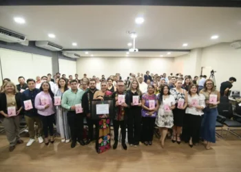 Presentan en el Congreso libro “Sé mujer”, de la escritora Faby Bermúdez