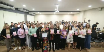 Presentan en el Congreso libro “Sé mujer”, de la escritora Faby Bermúdez