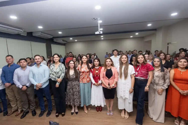 Imparten conferencia “Prevención y erradicación  de  la violencia” a personal del Congreso