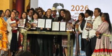 Sheinbaum firma convocatoria para consulta indígena; iniciativa llegará al Congreso en octubre