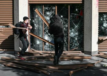 Fuertes disturbios en una protesta en Ginebra contra la cumbre del G7 en Francia