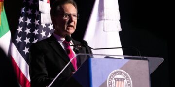Sheinbaum envía al Senado nombramiento de Esteban Moctezuma para la Unión Europea