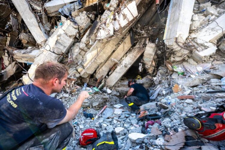 Sube a 1,719 la cifra de fallecidos por terremotos en Venezuela