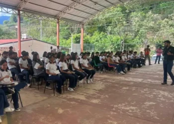 Fiscalía de Distrito Sierra Mariscal realiza pláticas de prevención en los planteles 214 y 51 del Cobach