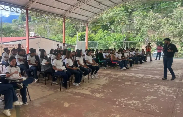 Fiscalía de Distrito Sierra Mariscal realiza pláticas de prevención en los planteles 214 y 51 del Cobach
