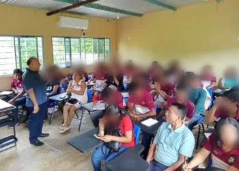 En Pichucalco, Fiscalía de Distrito Norte ofrece plática de prevención del delito