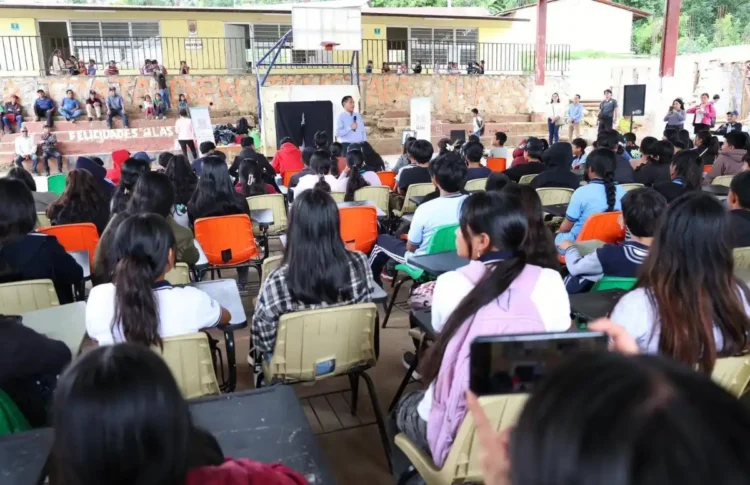 FGE realiza jornadas de prevención del delito en escuelas de Tenejapa