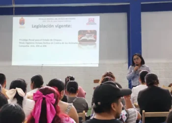 FGE imparte plática de prevención de maltrato y crueldad en agravio de animales de compañía