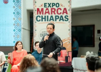 Fiscal General invita a consumir local y visitar la Expo Marca Chiapas en la FGE