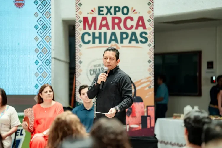 Fiscal General invita a consumir local y visitar la Expo Marca Chiapas en la FGE
