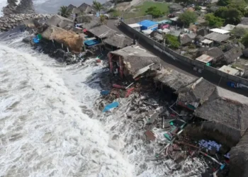 Mar de fondo devasta restaurantes en Chiapas 