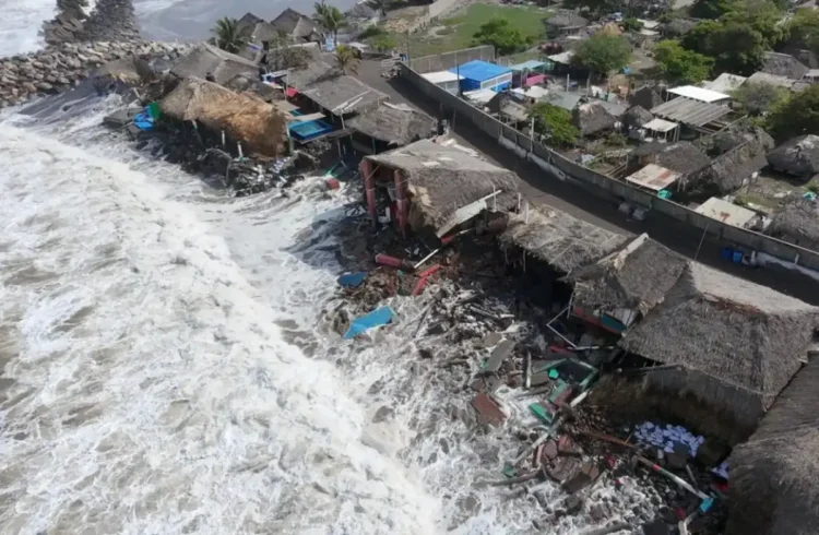 Mar de fondo devasta restaurantes en Chiapas 