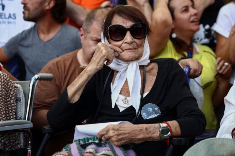 Muere Taty Almeida, histórica líder de Madres de Plaza de Mayo, a los 95 años