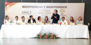 Paco Chacón reconoce el papel de las mujeres de la AMMJE en su visión de transformación humanista