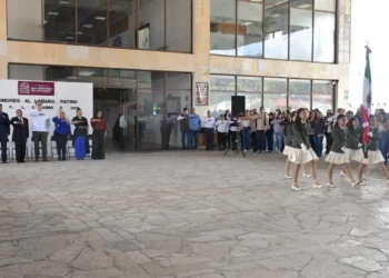 Honores a la Bandera fortalecen valores cívicos y libertad de expresión en SCLC