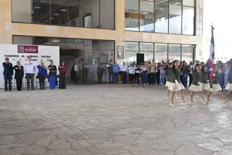 Honores a la Bandera fortalecen valores cívicos y libertad de expresión en SCLC
