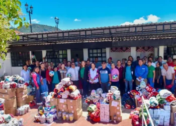 Reconocen la labor de los padres de familia de San Cristóbal de Las Casas