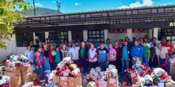 Reconocen la labor de los padres de familia de San Cristóbal de Las Casas