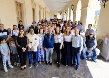 Fabiola Ricci reconoce 44 años de trayectoria del maestro Mario Penagos 