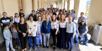 Fabiola Ricci reconoce 44 años de trayectoria del maestro Mario Penagos 