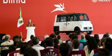 Claudia Sheinbaum presenta el vehículo eléctrico Olinia 1