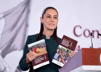 Presidenta firma convocatoria para consulta de Iniciativa de Ley General de Derechos de los Pueblos Indígenas y Afromexicanos