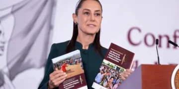 Presidenta firma convocatoria para consulta de Iniciativa de Ley General de Derechos de los Pueblos Indígenas y Afromexicanos