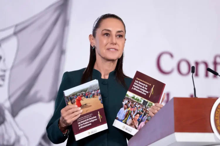 Presidenta firma convocatoria para consulta de Iniciativa de Ley General de Derechos de los Pueblos Indígenas y Afromexicanos