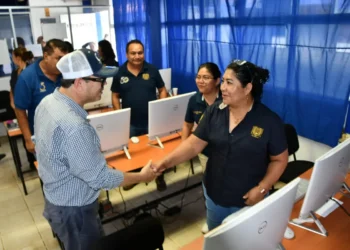 Recorre Oswaldo Chacón instalaciones académicas y de capacitación en el Campus IV de la UNACH