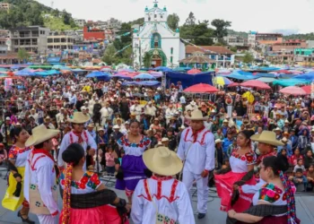 Fiesta patronal de Chamula celebra por primera vez el Encuentro Artístico “Lekil Kuxlejal ta Vob”