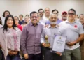 Entregan reconocimiento a Gilberto Aguilar en Congreso del Estado