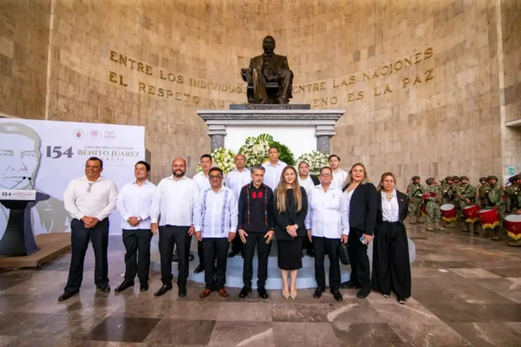 Rinden diputados guardia de honor en el marco del 154 aniversario luctuoso de Benito Juárez García