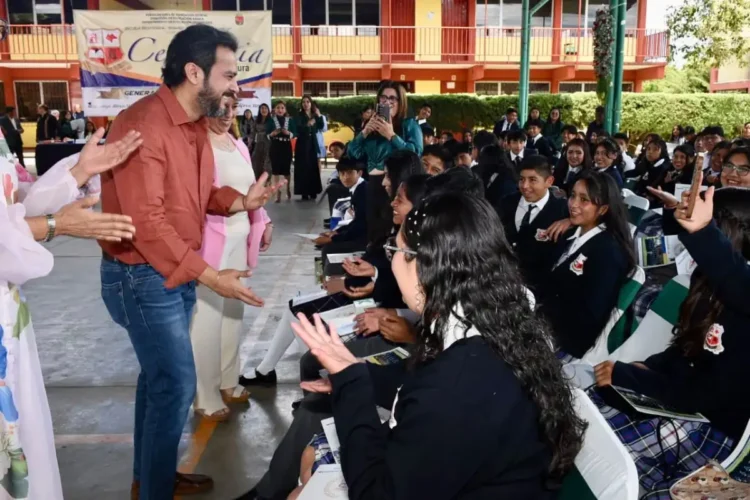 Ningún joven atrás: egresan estudiantes tsotsiles y tseltales con apoyos para continuar sus estudios