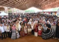 Eduardo Ramírez y Salomón Jara celebran la hermandad de Chiapas y Oaxaca en La Guelaguetza