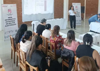 FGE imparte Mesa Informativa sobre violencia política contra las mujeres en razón de género