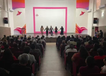 En Villaflores, FGE presenta la obra de teatro “El silencio hace la noche”