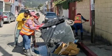 Limpia Municipal refuerza desinfección de contenedores para