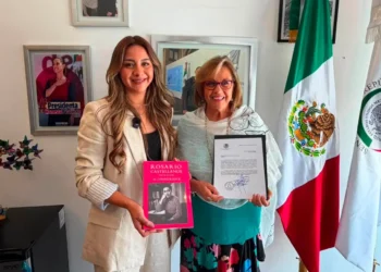 Recibir la medalla Rosario Castellanos, me compromete a seguir luchando por la igualdad y los derechos: Malú Micher