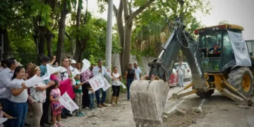 Paco Chacón da inicio a obra de Calles Humanistas en la colonia Juan Crispín de Tuxtla Gutiérrez