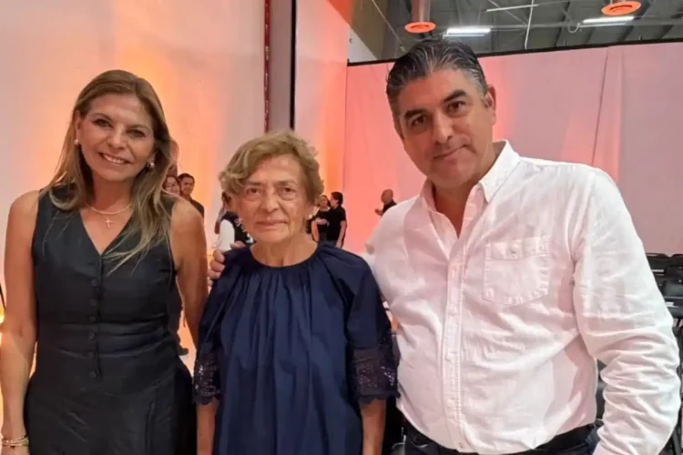 Pepe Garza asiste como invitado de honor a la ponencia “Retrospectiva” del destacado periodista Julio “Astillero”