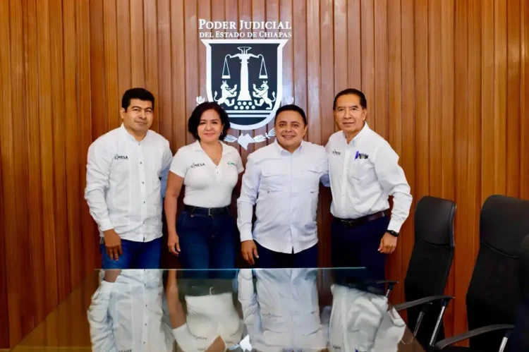 Juan Carlos Moreno Guillén sostiene reunión con la alcaldesa de Mazatán